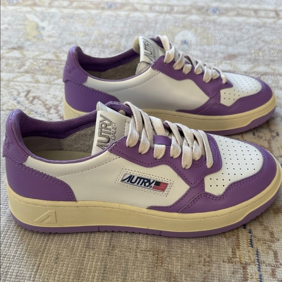 NEW Autry Medalist Purple Low sneakers Size 38 - Picture 4 of 12